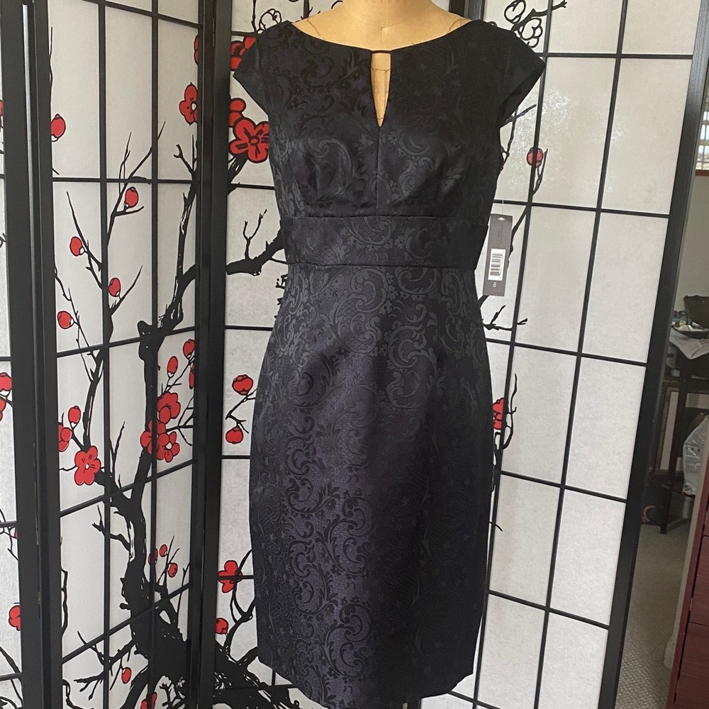 Sophisticated Black Cap Sleeve Midi Dress